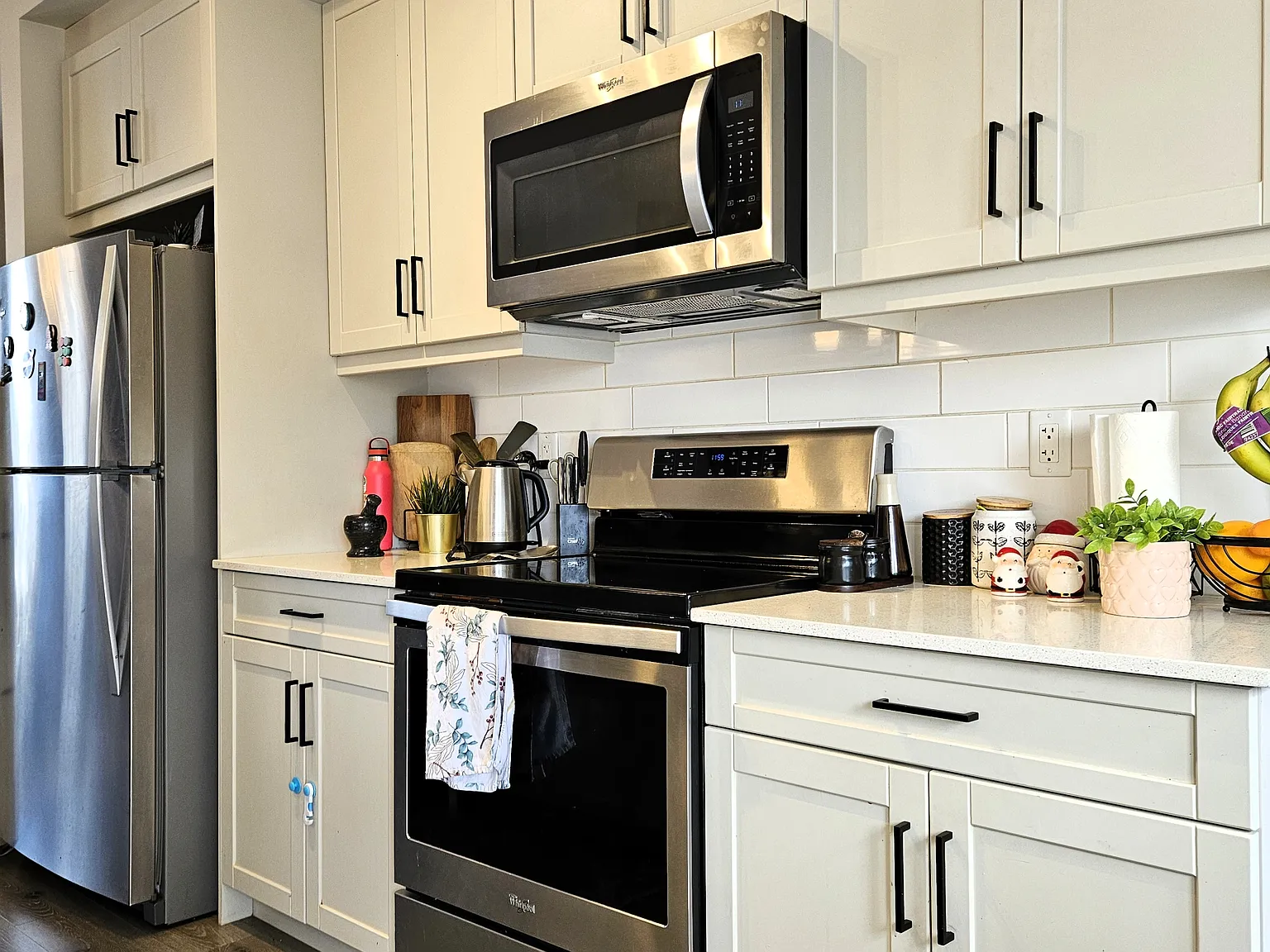 Furnished Luxury Townhouse 2 Bed 2.5 Bath Rutherford Edmonton — Photo 3