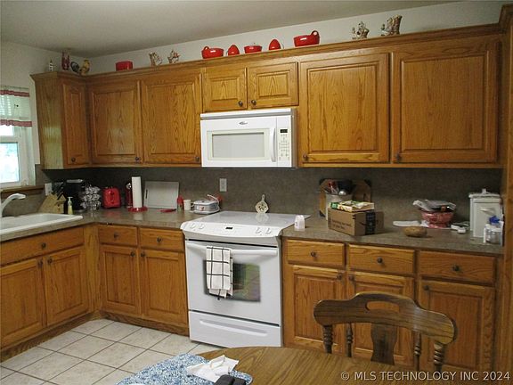 5th image of 1028 E Hastain Pl