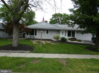 26 Pleasant Ln, Levittown, PA 19054