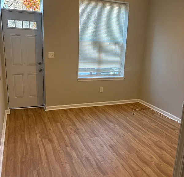 1207 James St — Photo 2