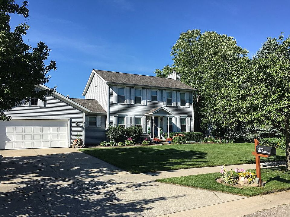 2nd image of 2912 S Horseshoe Dr SW