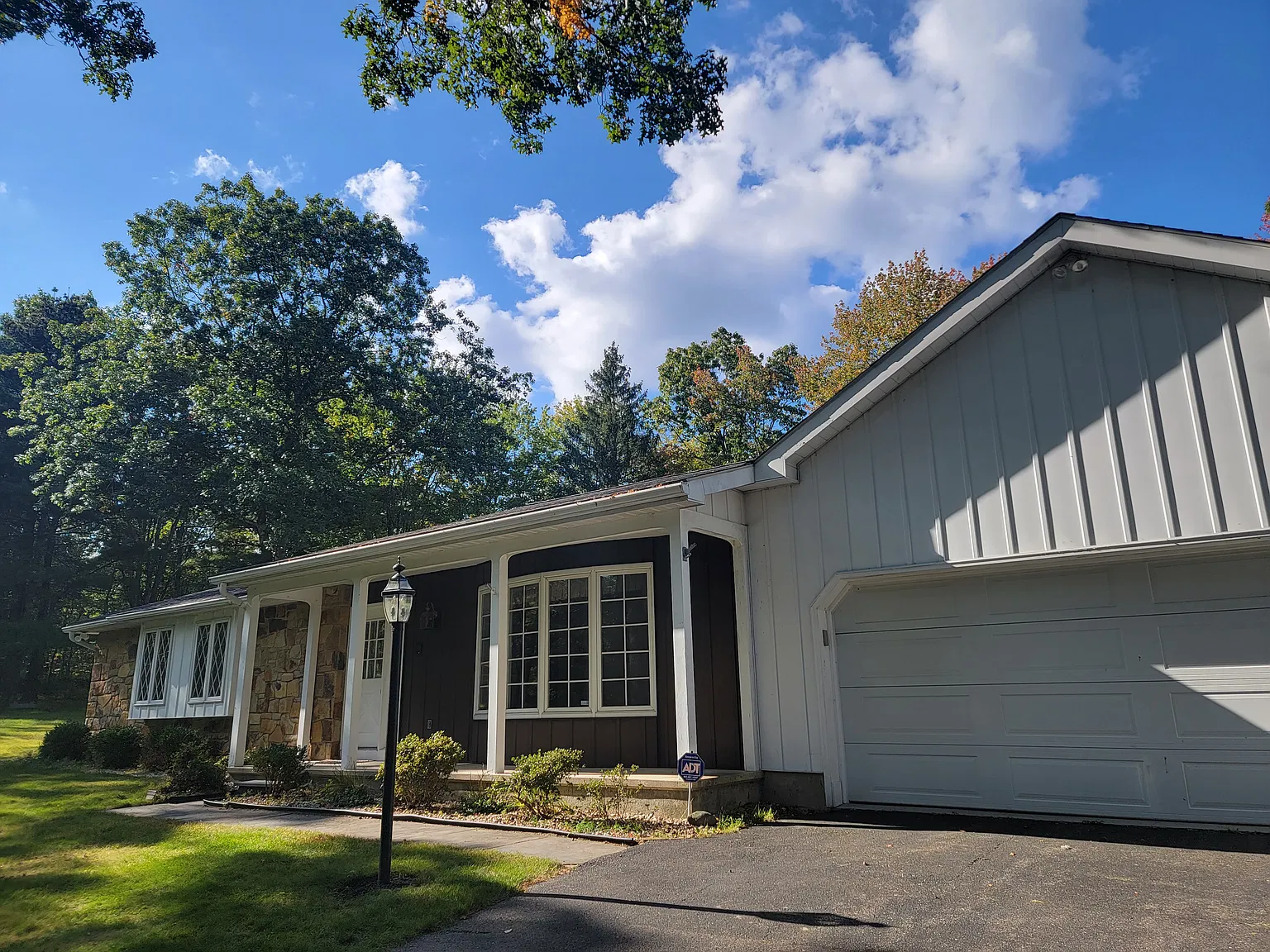 3 bed, 2.5 bath, 2112 sqft, $2,600 — Photo 1
