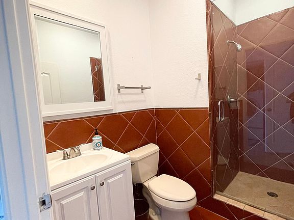 Bathroom on the 1st floor