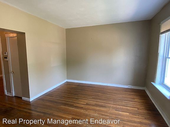 2nd image of 6036 Maple Ave #6036