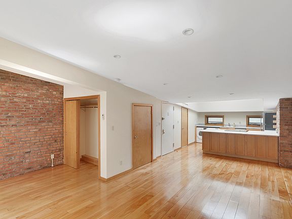 4th image of 155 Prince St APT 3