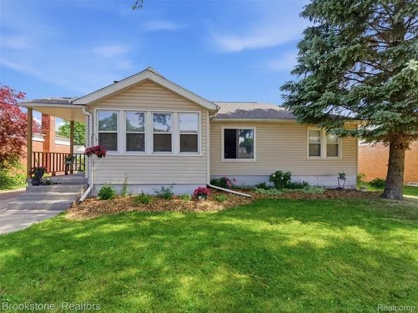 21813 Stephens St, Saint Clair Shores, MI 48080