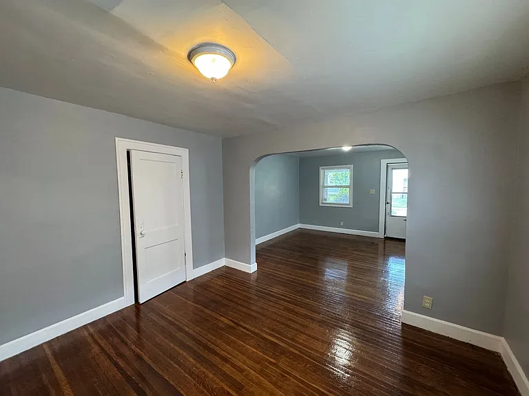 738 N Bosart Ave — Photo 8