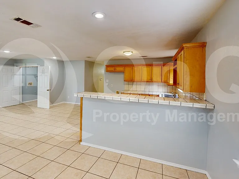 1505 Montclair St — Photo 7