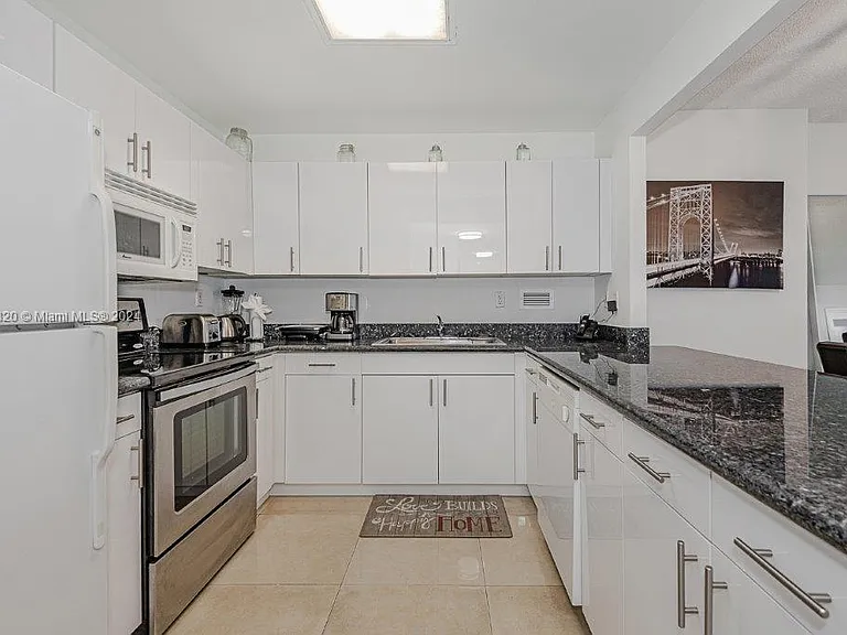 2301 Collins Ave #803 — Photo 16