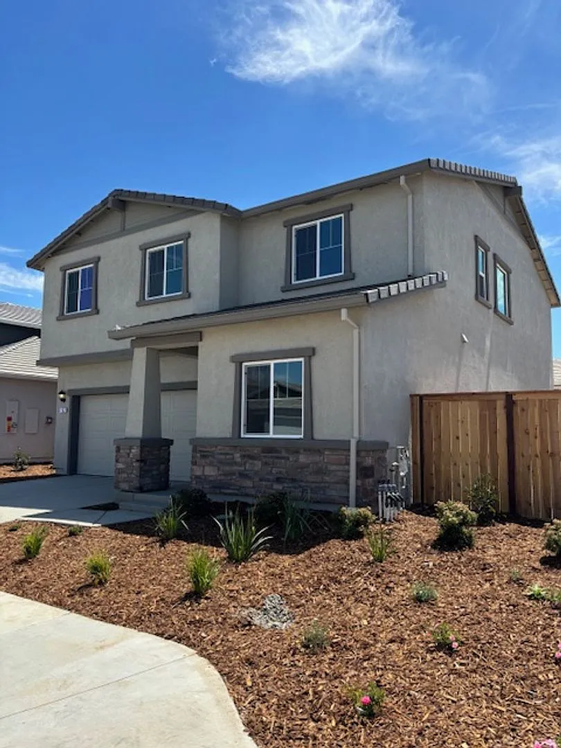 Newer DR Horton Smart Home with 5 Bedrooms and Bonus Loft — Photo 2