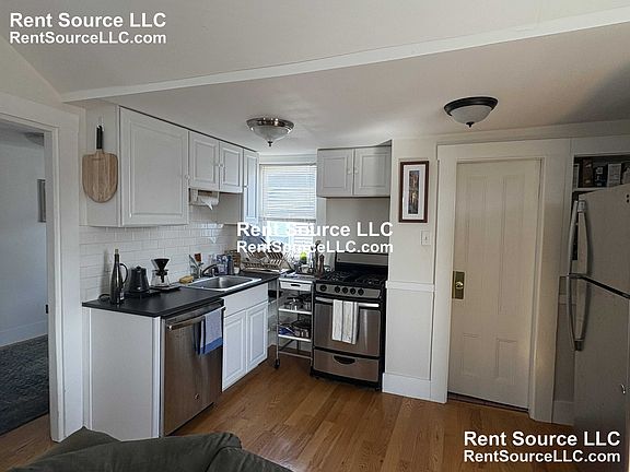 2nd image of 195 Hampshire St #3