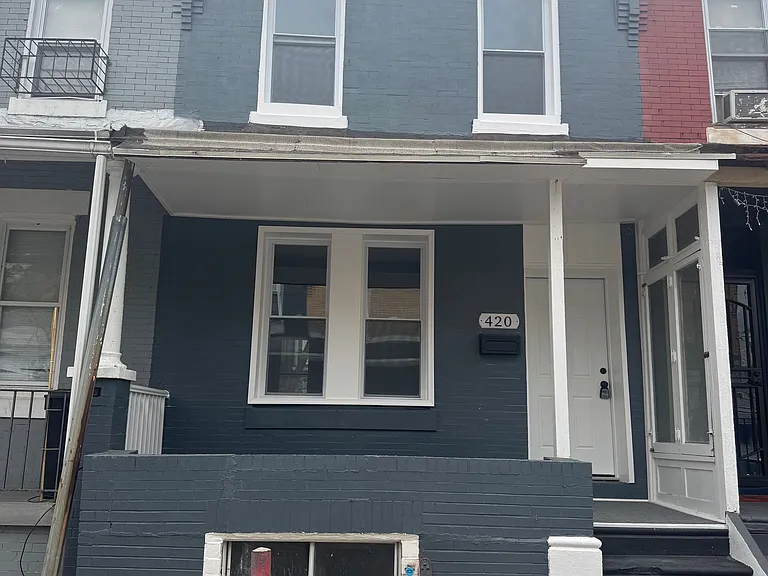 420 N Hobart St — Photo 2