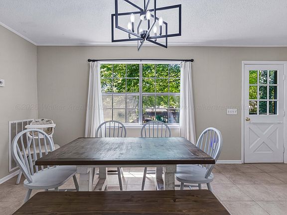 4th image of 707 Haston Cir