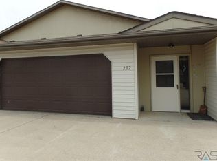 500 N Vandemark Ave APT 202, Hartford, SD 57033