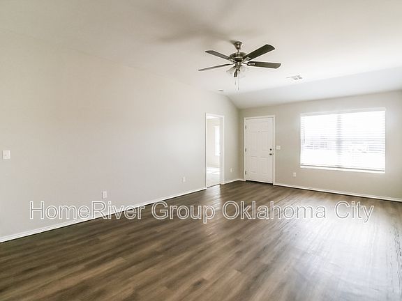 4th image of 3401 SE 94th St