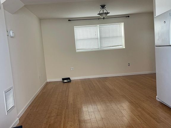 4th image of 10 Ledyard Pl