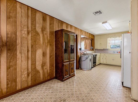 4th image of 105 Old Austin Hwy