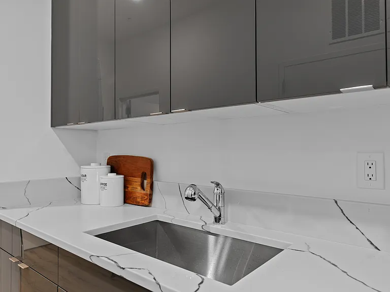28 Vroom St #204 — Photo 14
