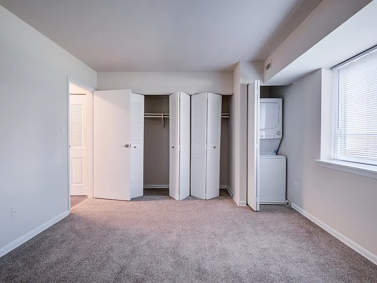 Bennington Crossings Apartment Homes — Photo 13