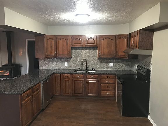 3rd image of 76 Meadow Dr