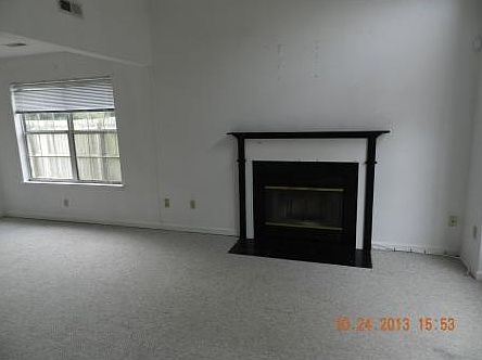 3rd image of 471 Charter Oak Dr