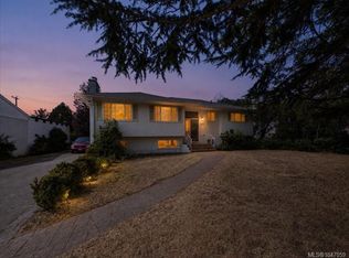 3512 Henderson Rd, Oak Bay, BC V8P 5B1