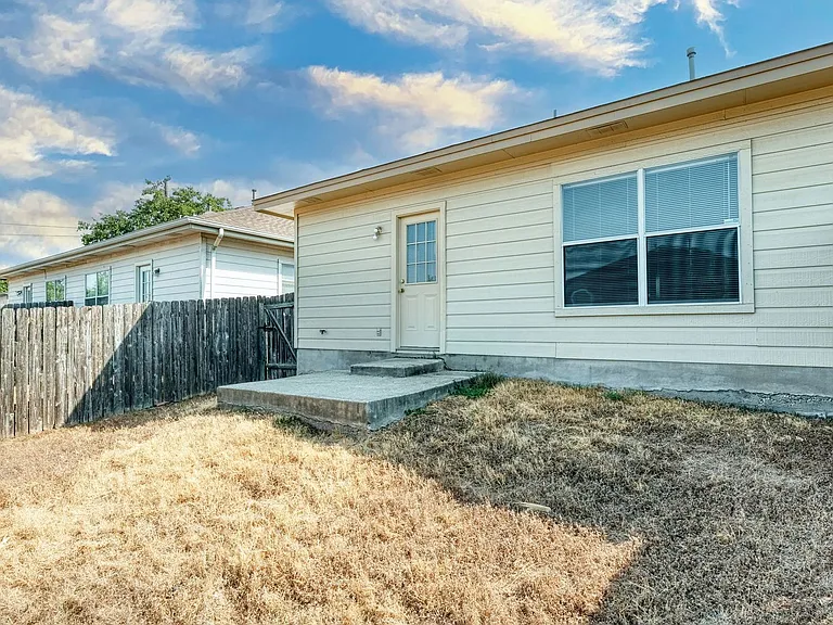 2802 Southampton Way — Photo 12
