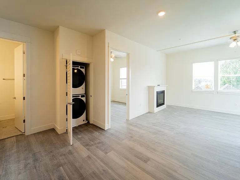 Janie Apartments — Photo 37