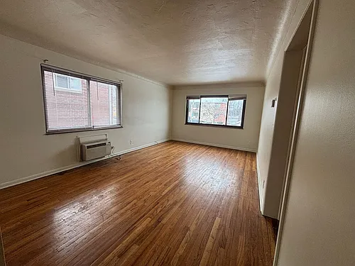 17840 Lake Shore Blvd Photo 1