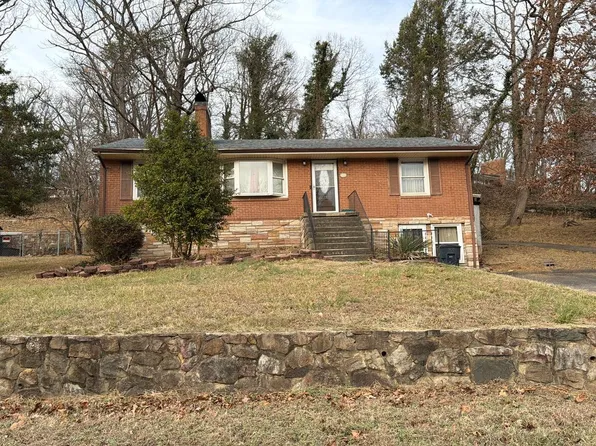 4503 Summit Dr NW, Roanoke, VA 24017