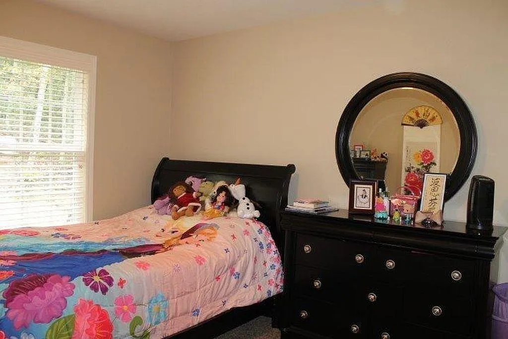 3 bed, 1900 sqft, $2,350 — Photo 4
