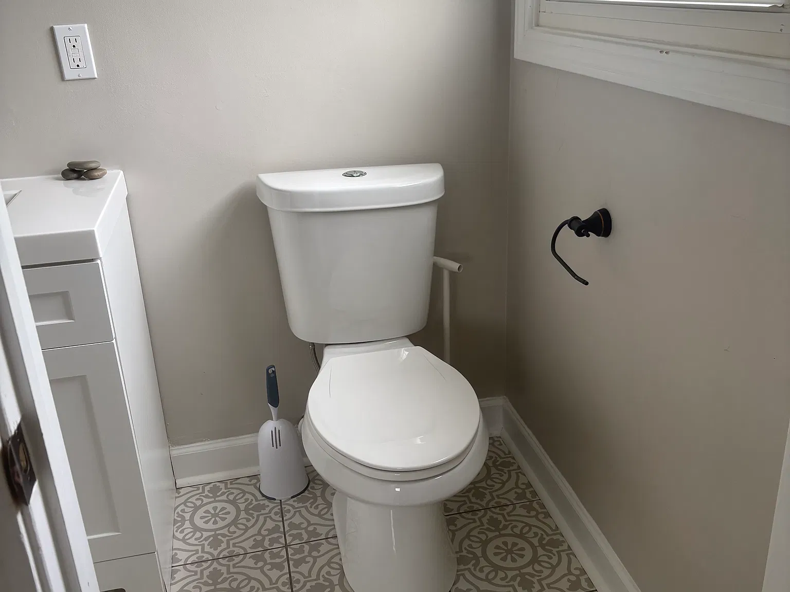 4 bed, 2400 sqft, $825 — Photo 3