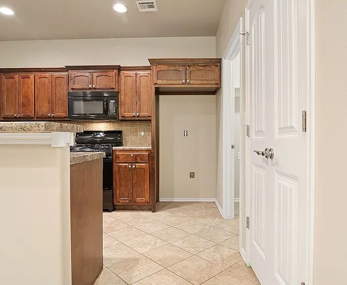10507 N 139th East Ave — Photo 5