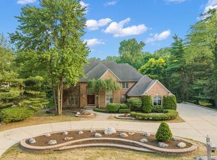 5620 Crystal Creek Ln, Washington, MI 48094