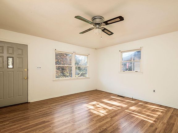 3rd image of 1733 Lenland Ave