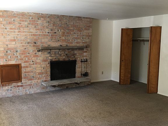 Living room with Fireplace