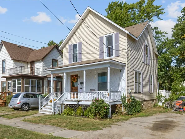 334 W Oak Orchard St, Medina, NY 14103