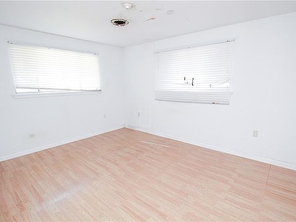 4th image of 4949 Maid Marion Dr