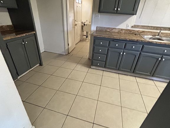 2nd image of 332 W 7th St