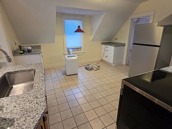 3rd image of 32 S Walker St Floor 2
