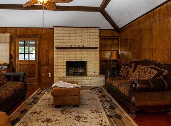 4th image of 618 Beaver Pl