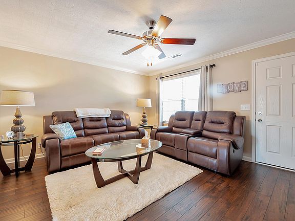 2nd image of 1422 Orange Ct
