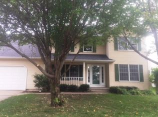 4828 Amesbury Ct, Davenport, IA 52807