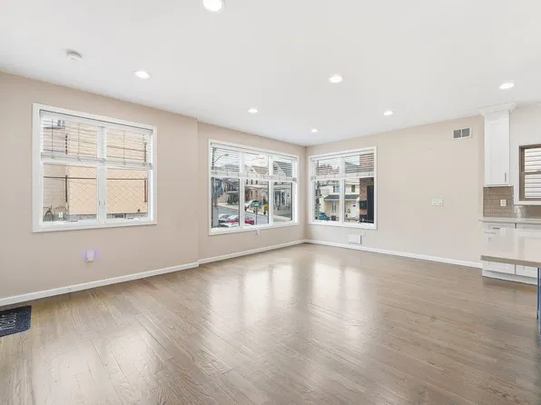 5103 Meadowview Avenue image 6 of 28