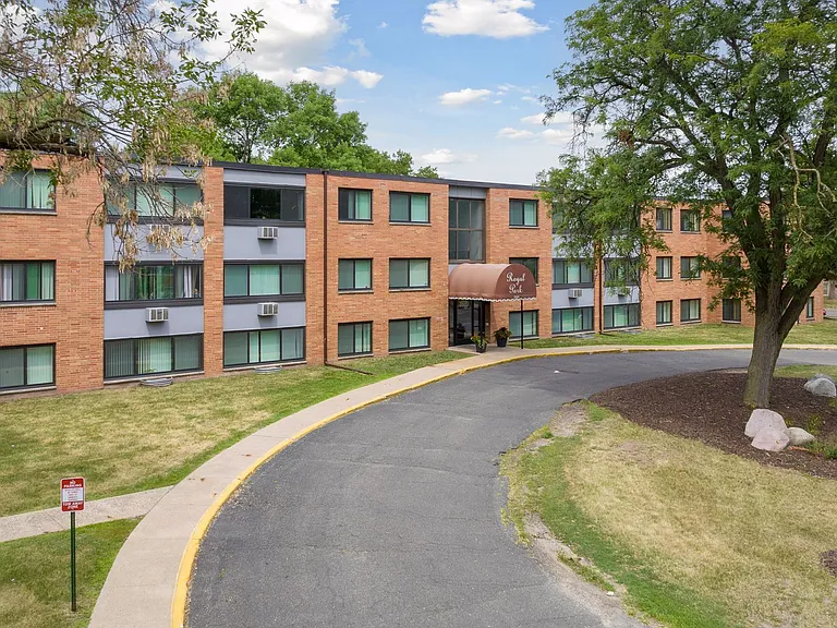 Fine Living at Aquila Park & Royal Park — Photo 23