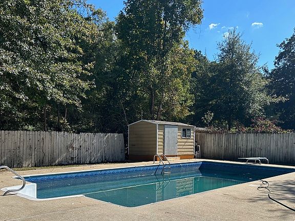 3rd image of 6520 Pinebrook Dr