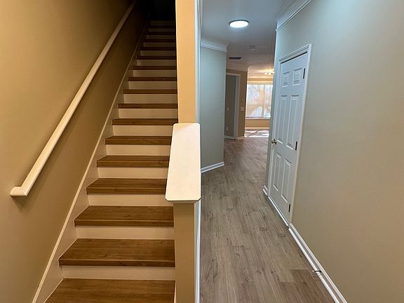4th image of 944 Abbey Park Way