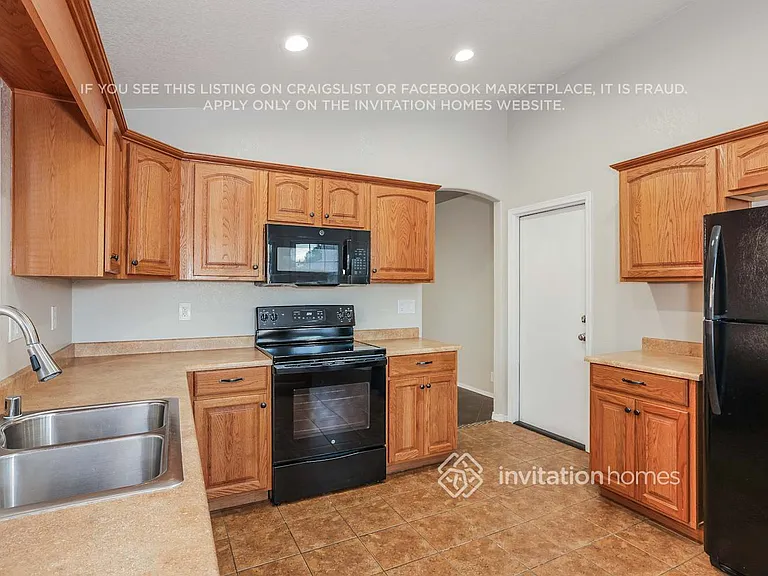 15306 N 85th Dr — Photo 6