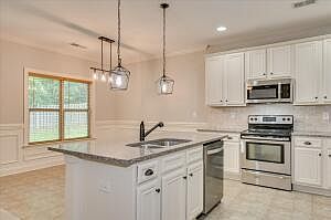 3rd image of 221 Claudia Dr