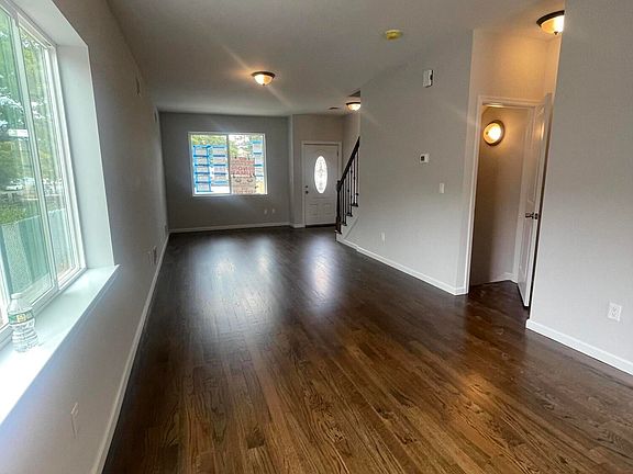 5th image of 470 Netherland Ave